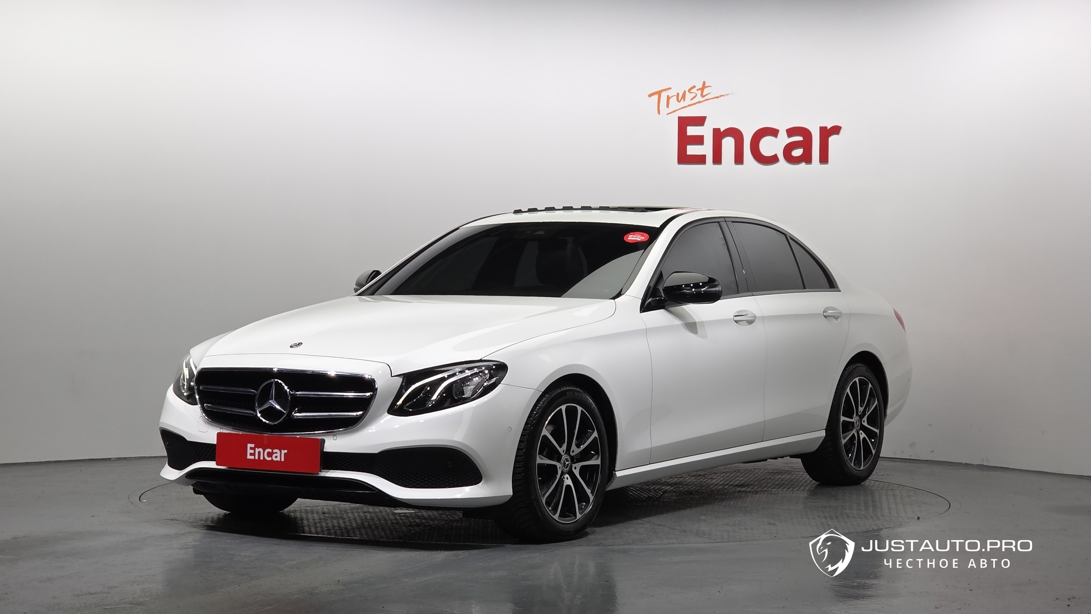 Автомобиль Mercedes-Benz E-Class