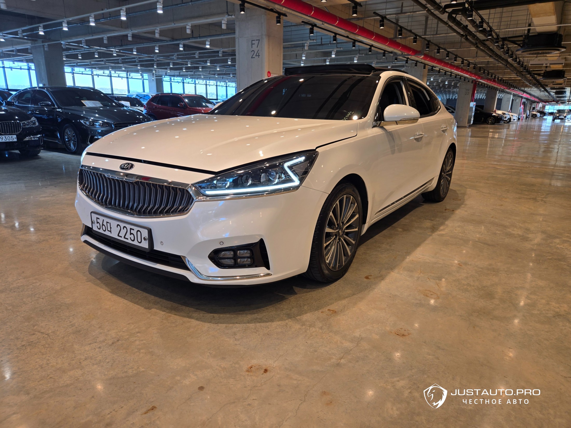 Автомобиль Kia K7