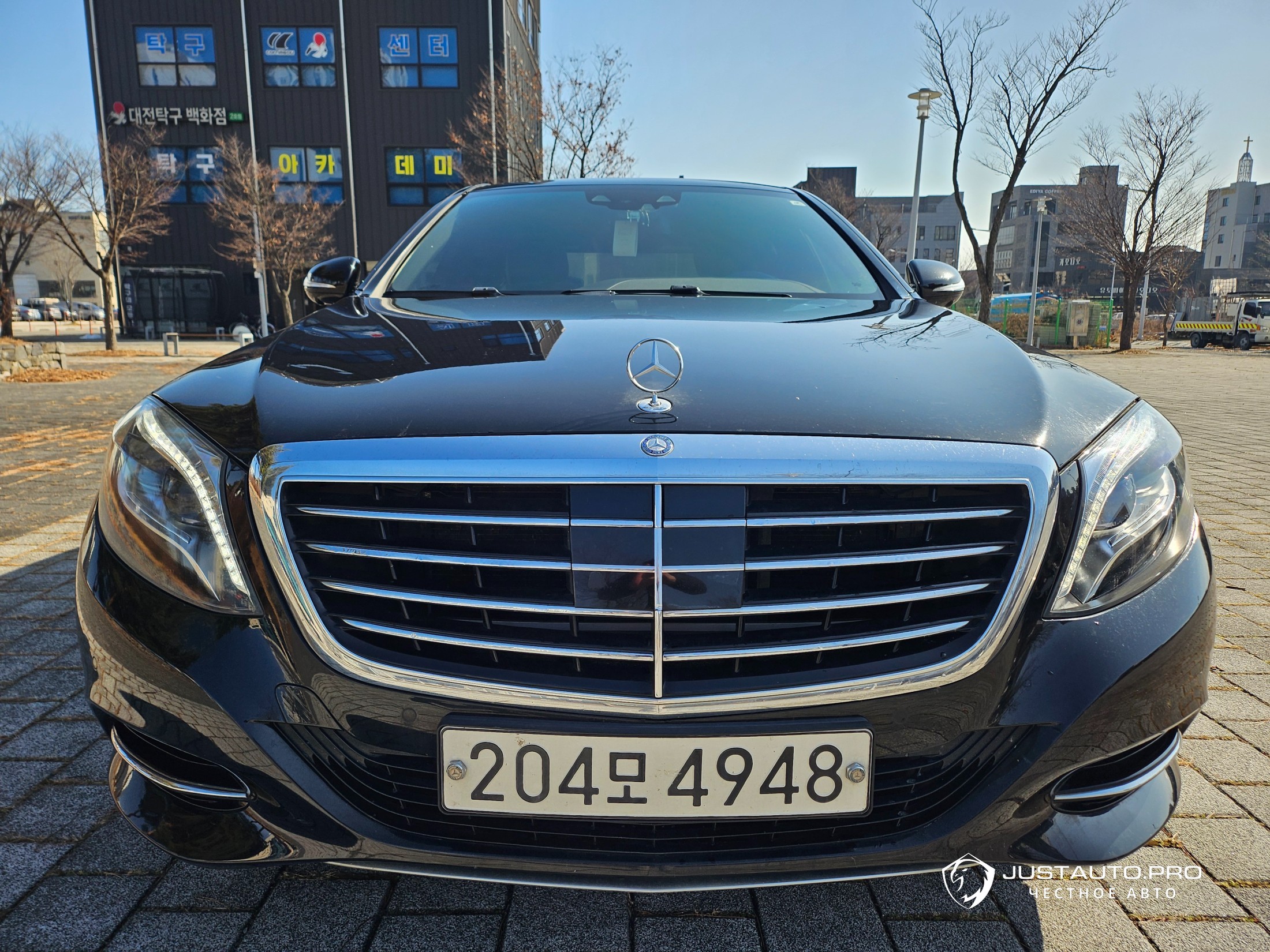 Автомобиль Mercedes-Benz S-Class