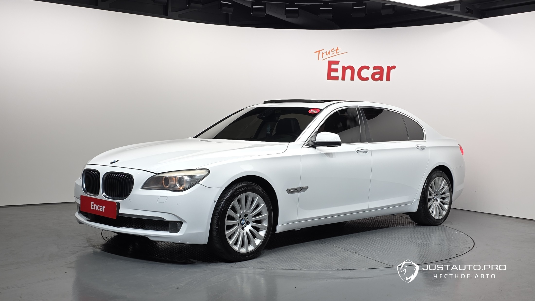 Автомобиль BMW 7-Series