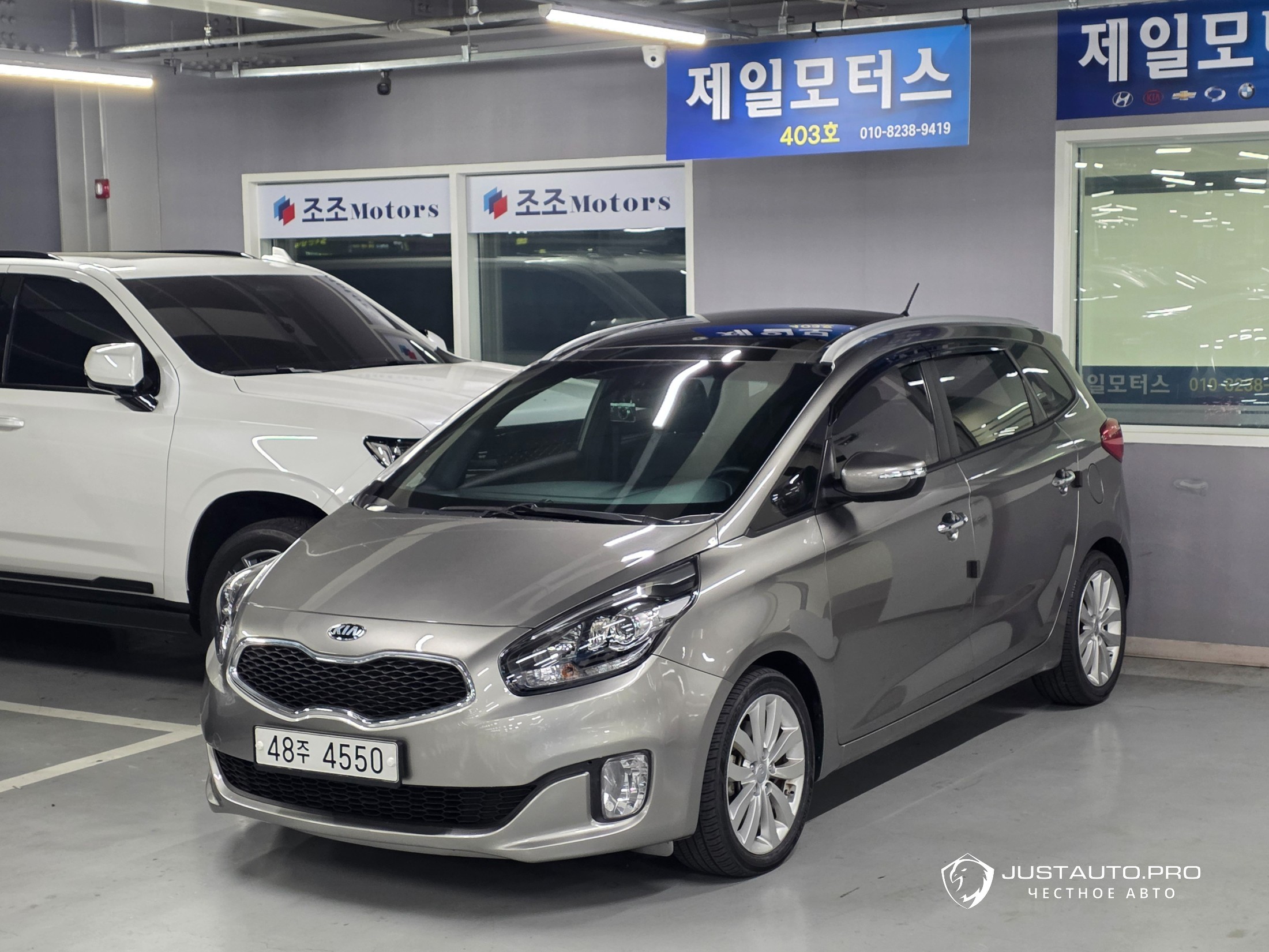 Автомобиль Kia Carens