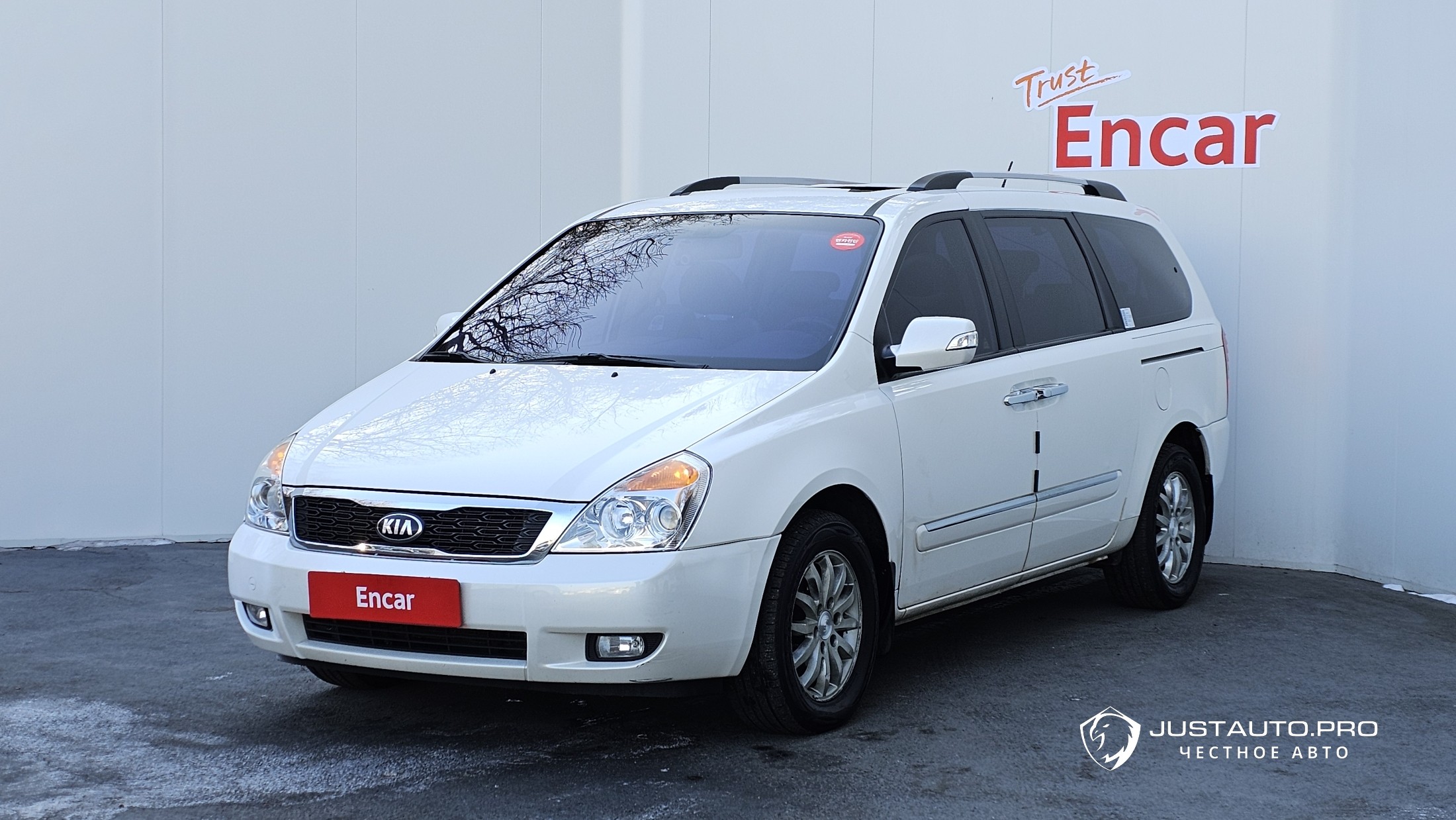 Автомобиль Kia Canival