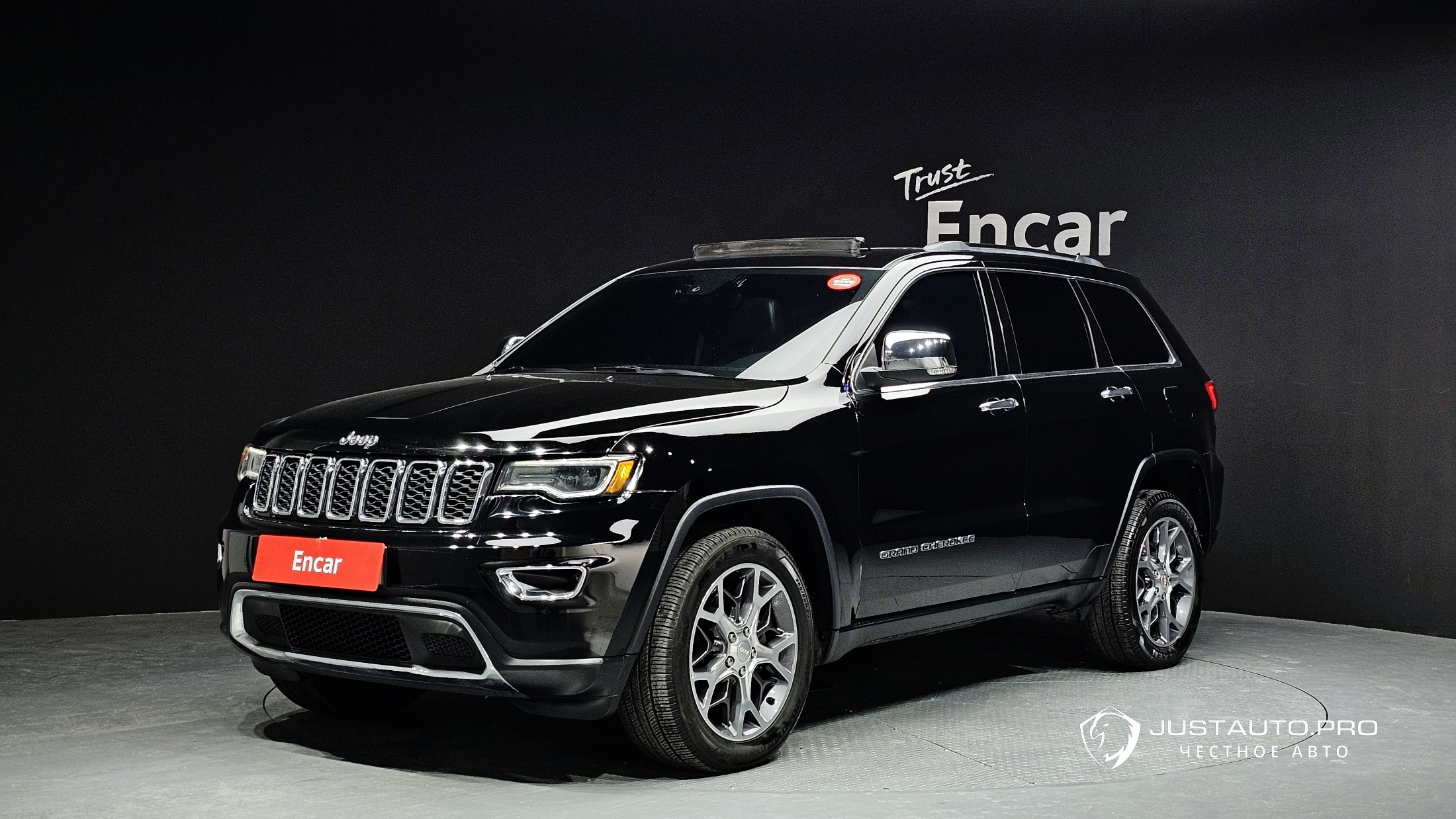 Автомобиль Jeep Cherokee