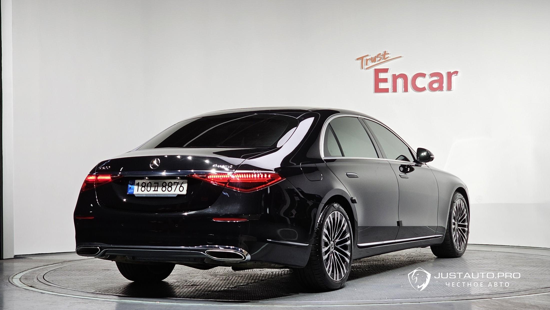 Автомобиль Mercedes-Benz S-Class