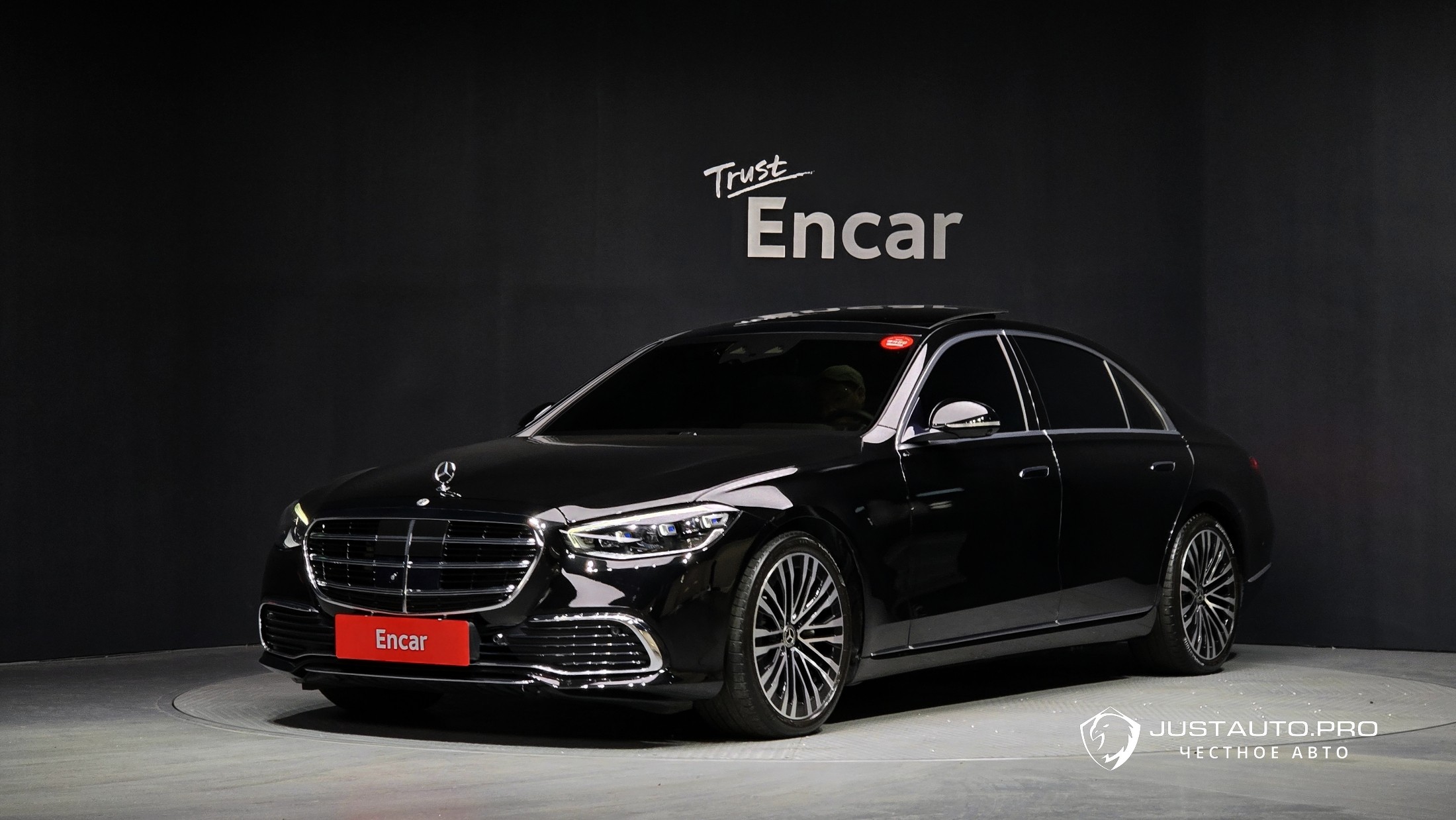 Автомобиль Mercedes-Benz S-Class