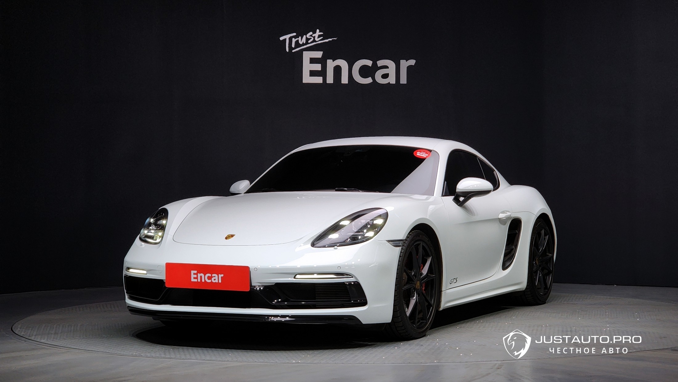 Автомобиль Porsche 718