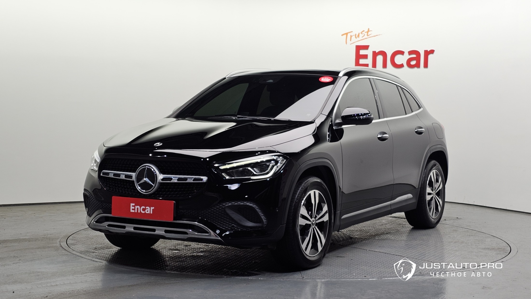 Автомобиль Mercedes-Benz GLA-Class