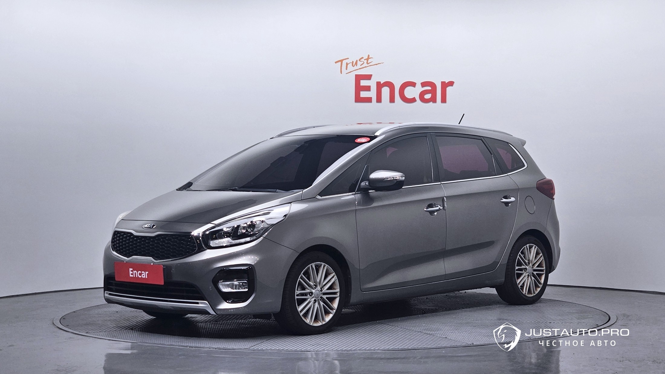 Автомобиль Kia Carens