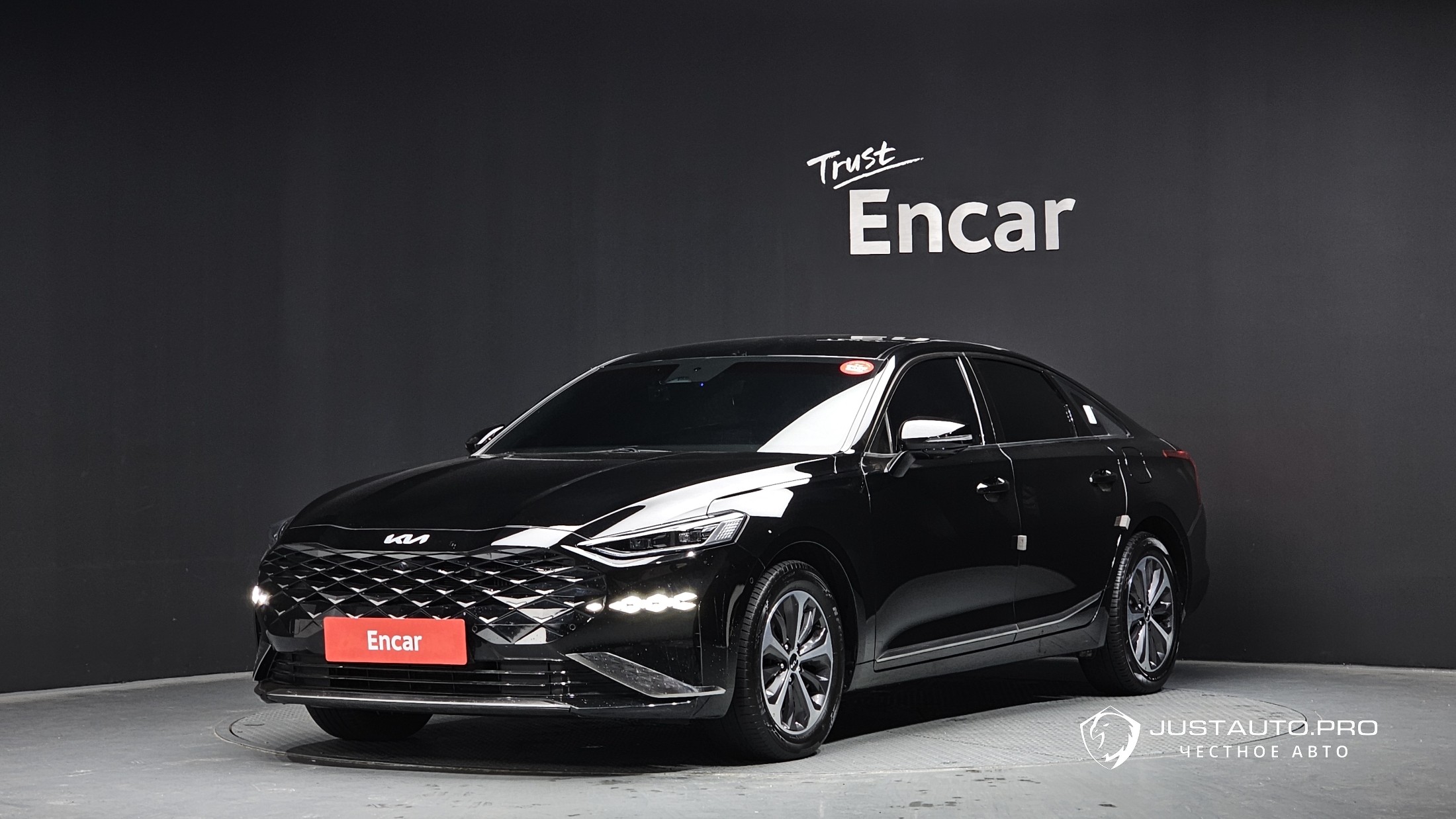 Автомобиль Kia K8