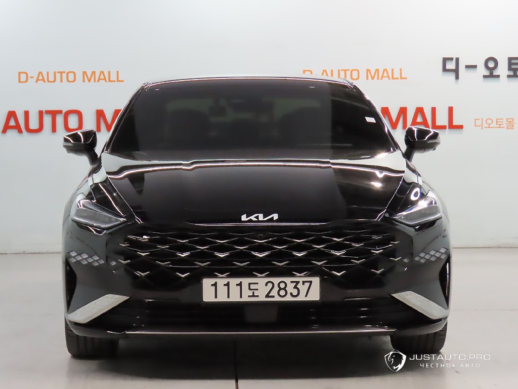 Автомобиль Kia K8