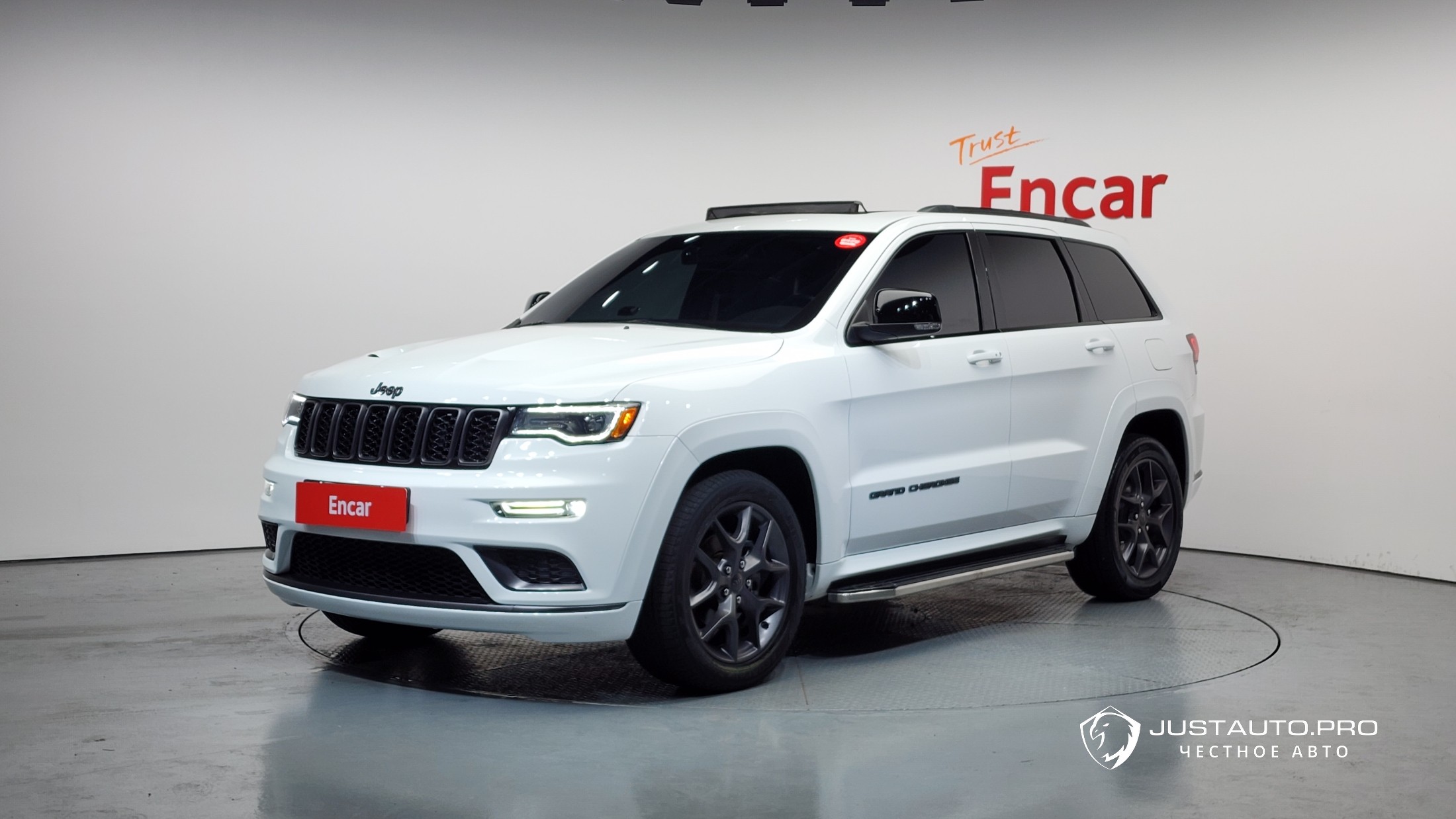 Автомобиль Jeep Cherokee