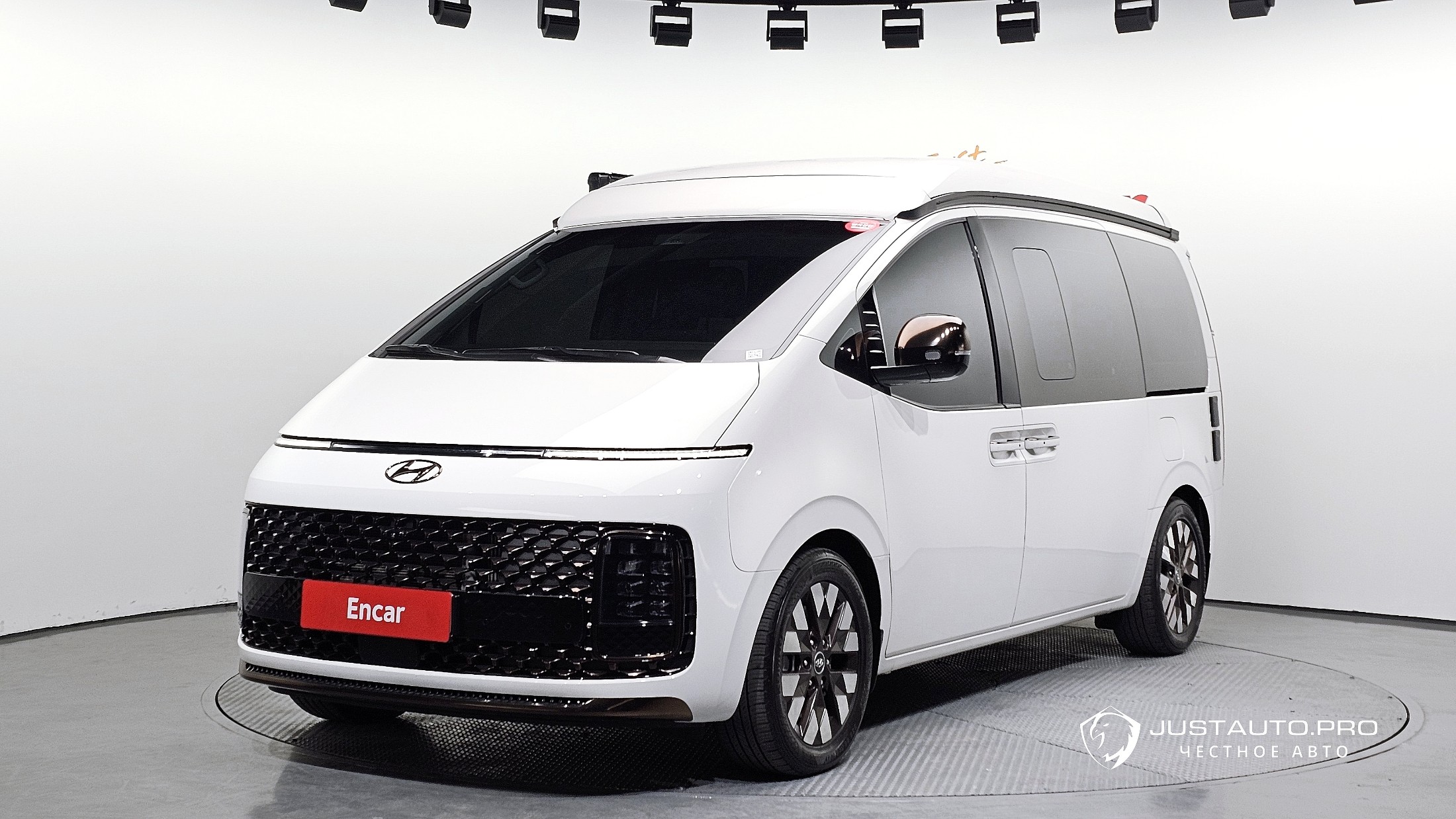 Автомобиль Hyundai Staria