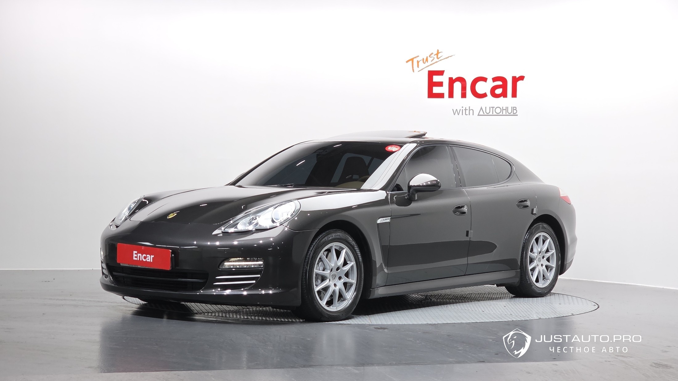 Автомобиль Porsche Panamera