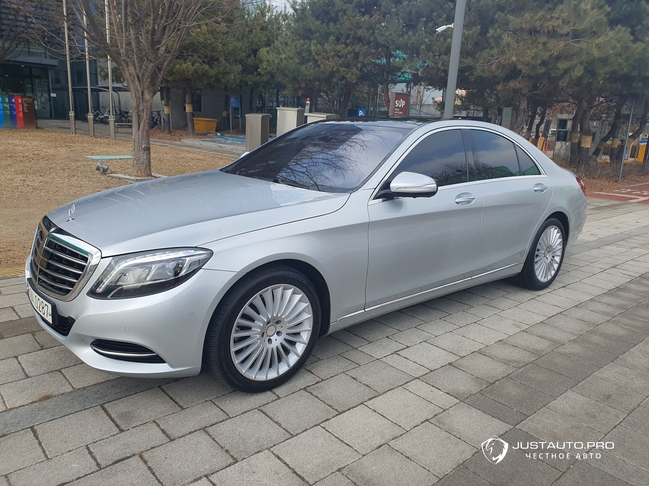 Автомобиль Mercedes-Benz S-Class
