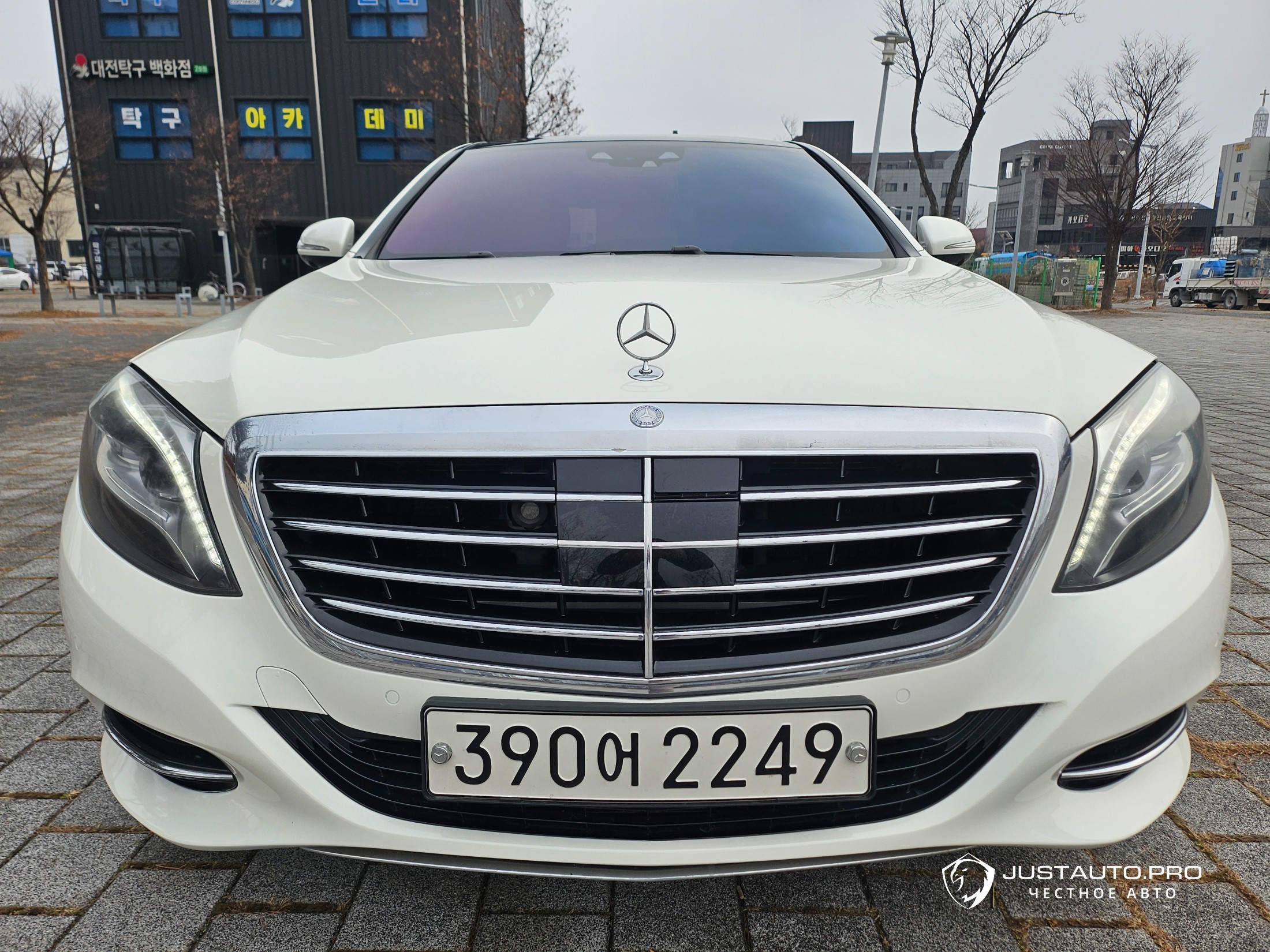 Автомобиль Mercedes-Benz S-Class