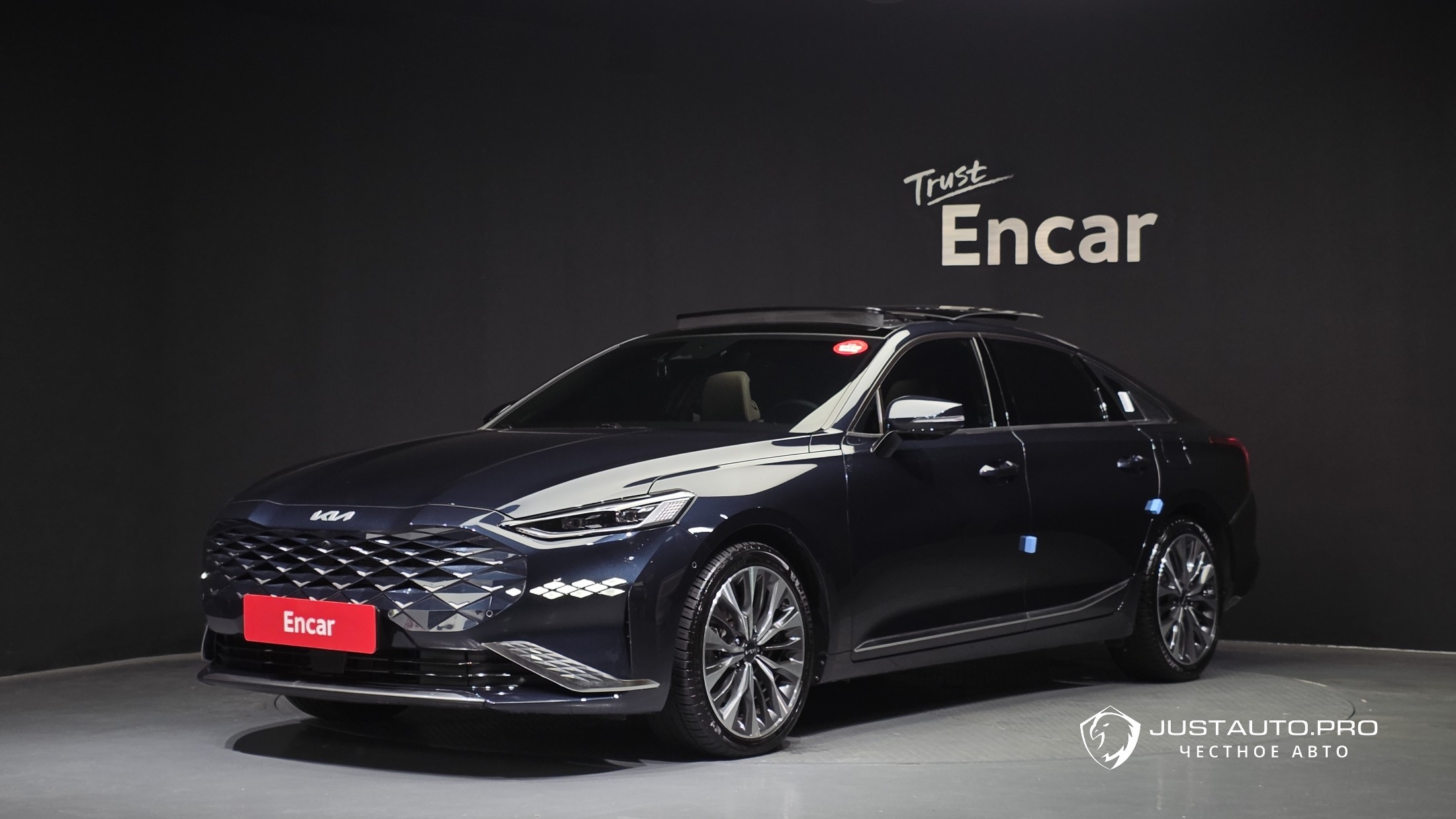 Автомобиль Kia K8