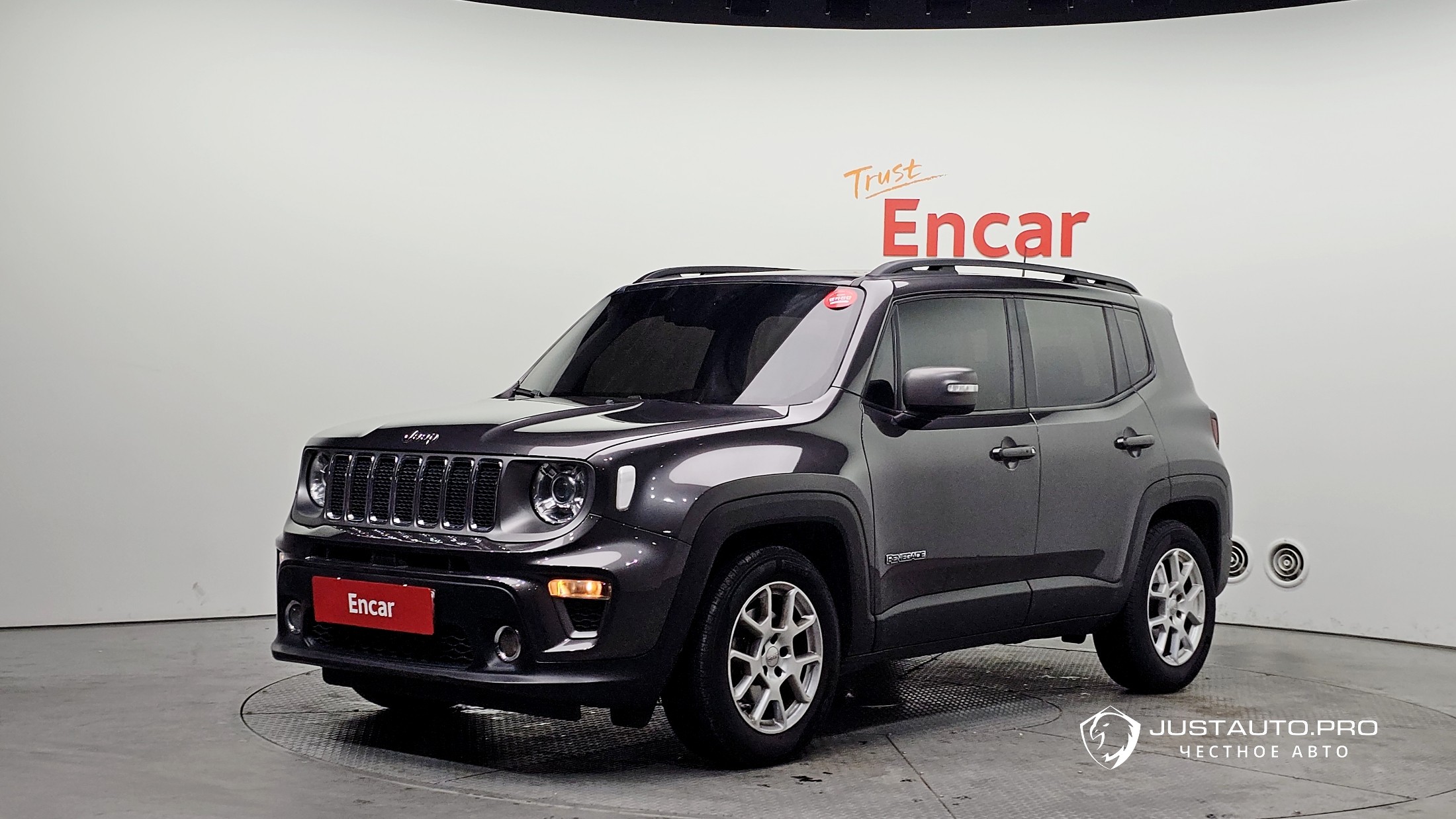 Автомобиль Jeep Renegade