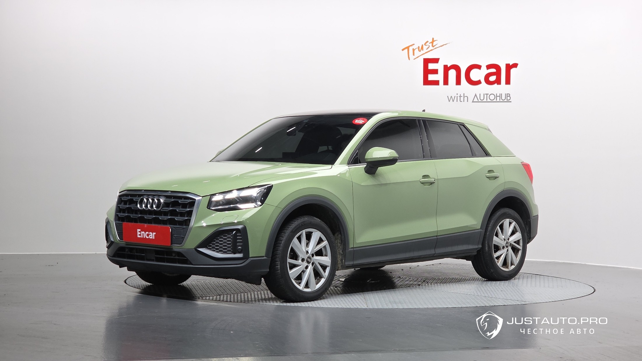Автомобиль Audi Q2