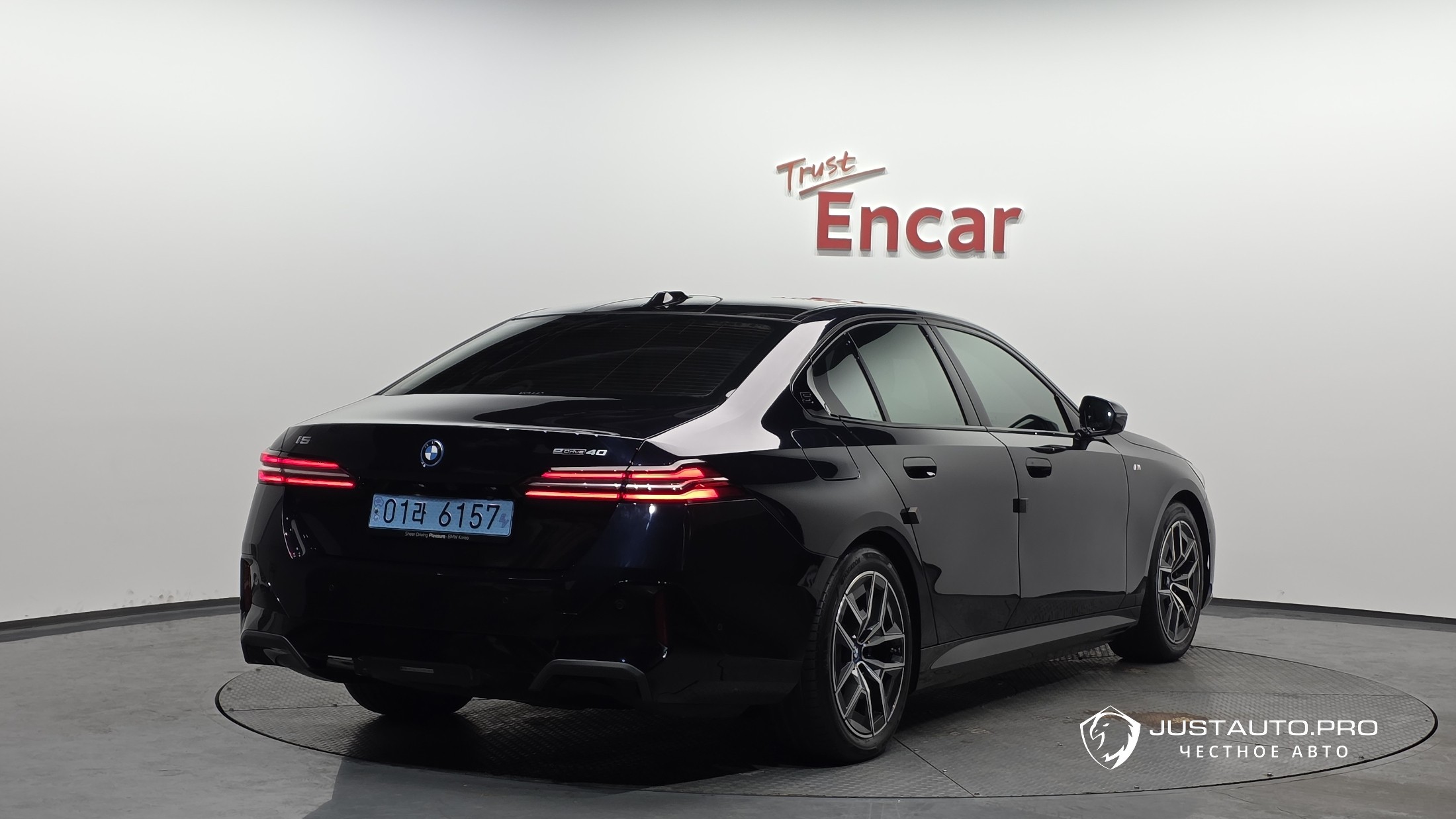 Автомобиль BMW i5