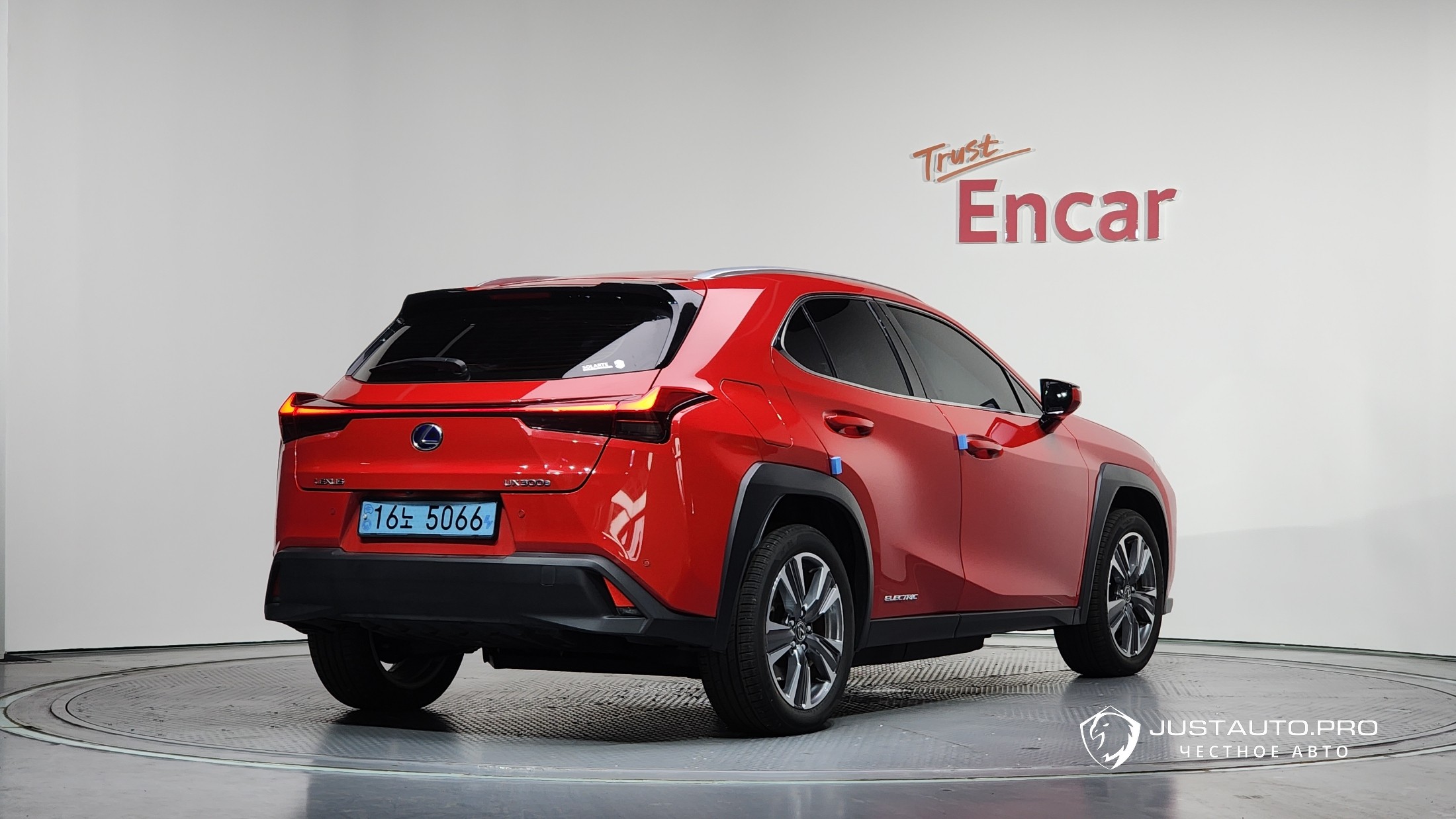 Автомобиль Lexus UX