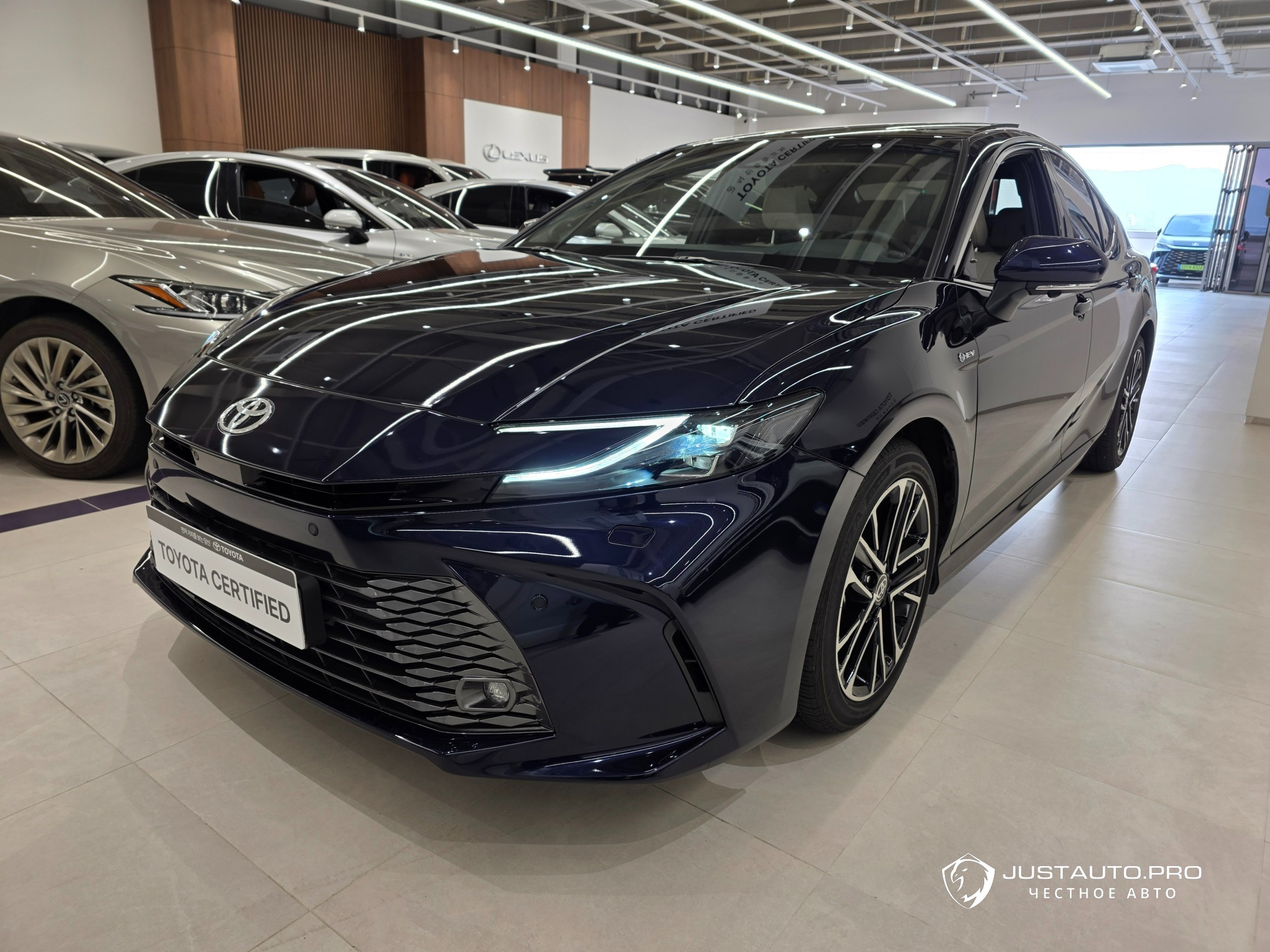 Автомобиль Toyota Camry