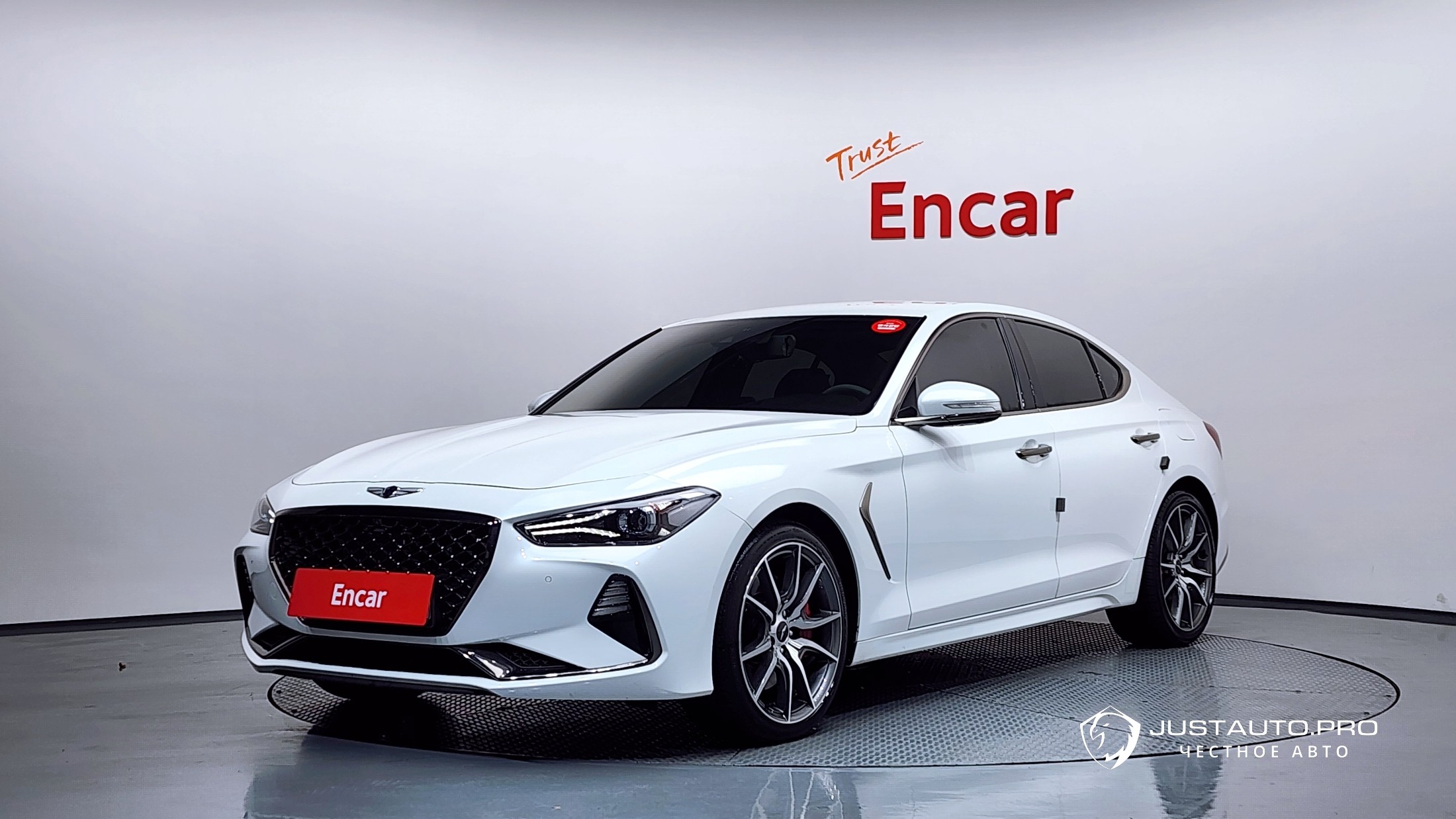 Автомобиль Genesis G70