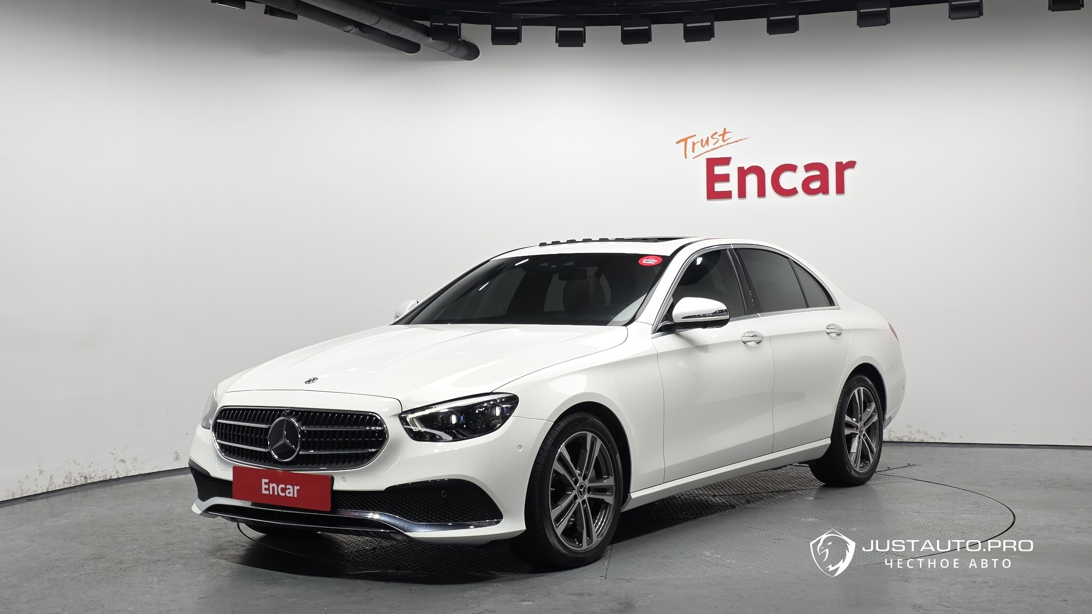 Автомобиль Mercedes-Benz E-Class