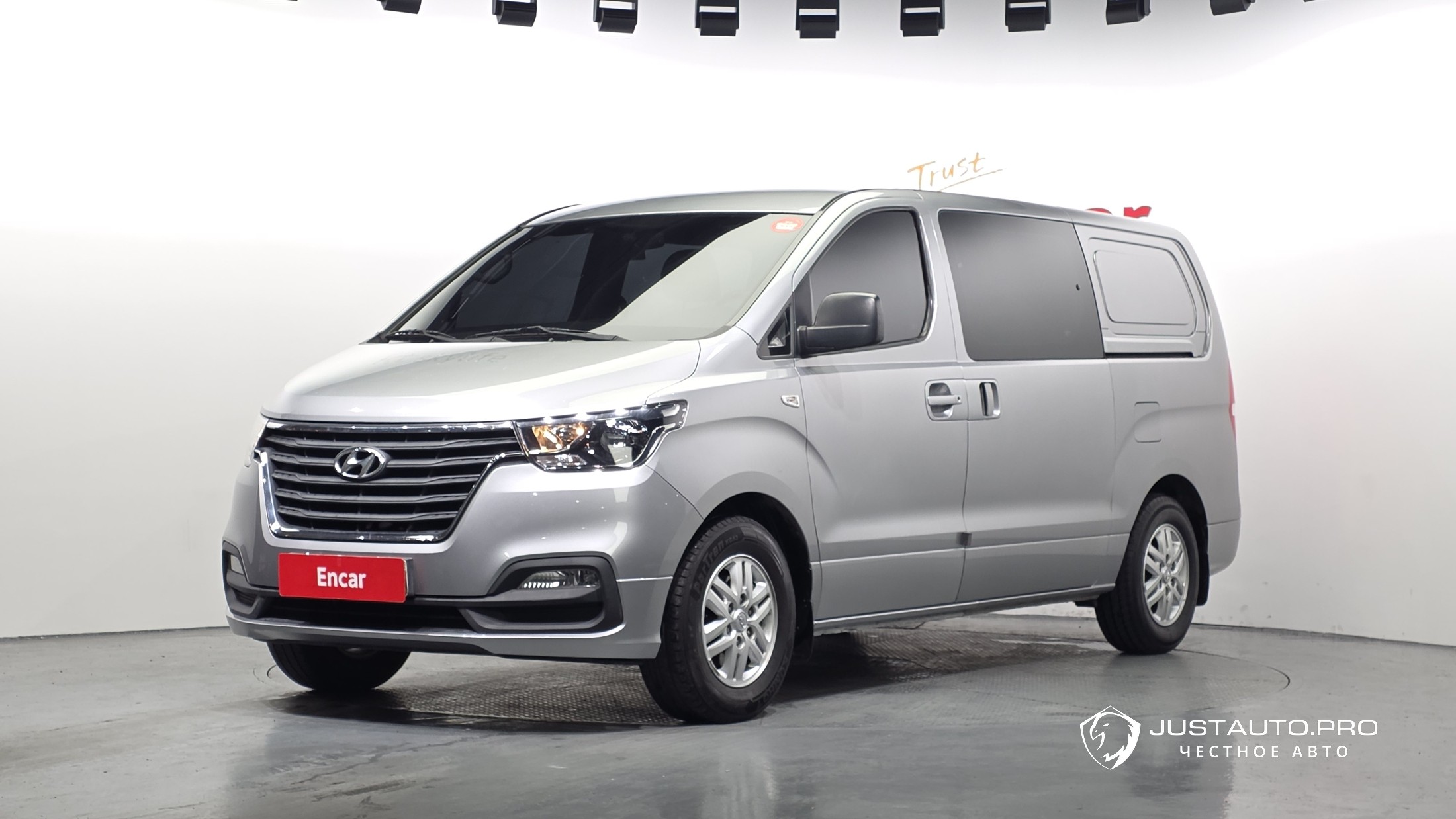 Автомобиль Hyundai Starex