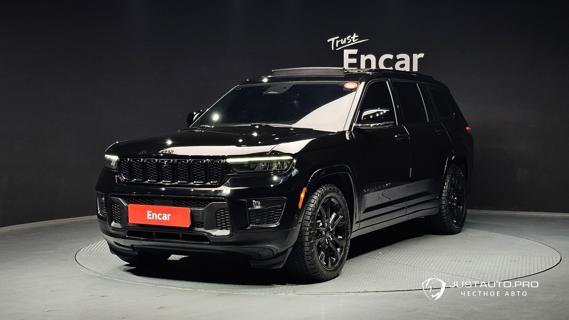 Автомобиль Jeep Cherokee