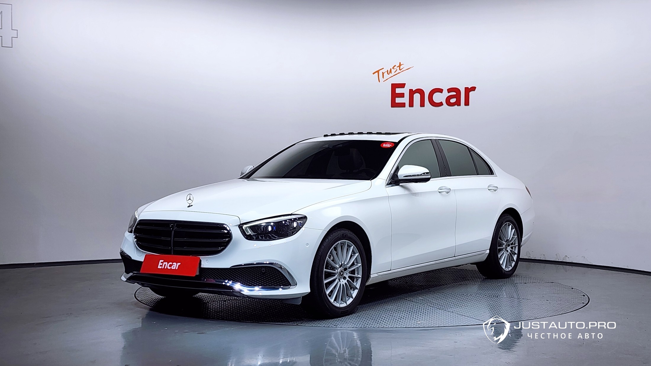 Автомобиль Mercedes-Benz E-Class