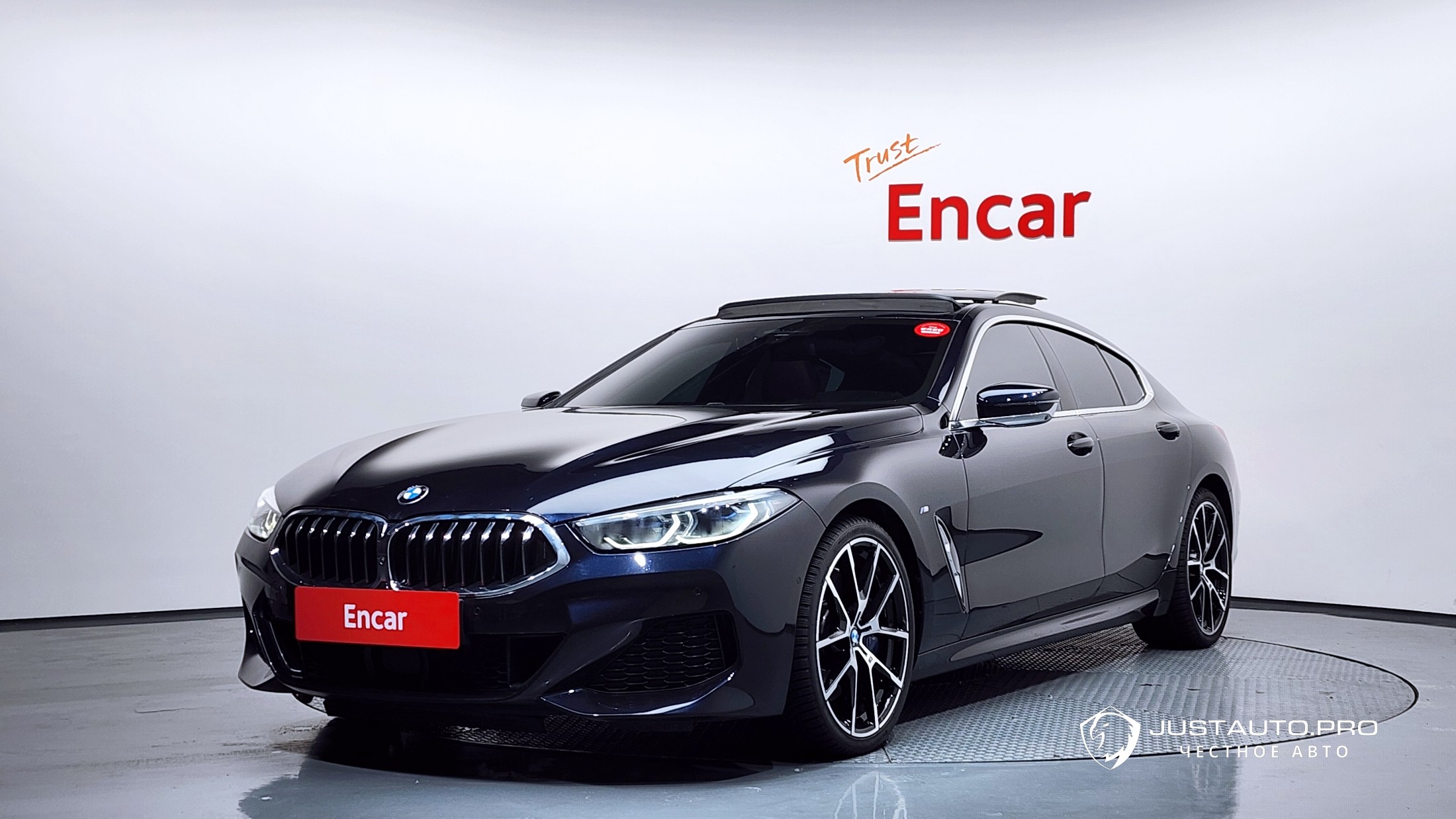 Автомобиль BMW 8-Series