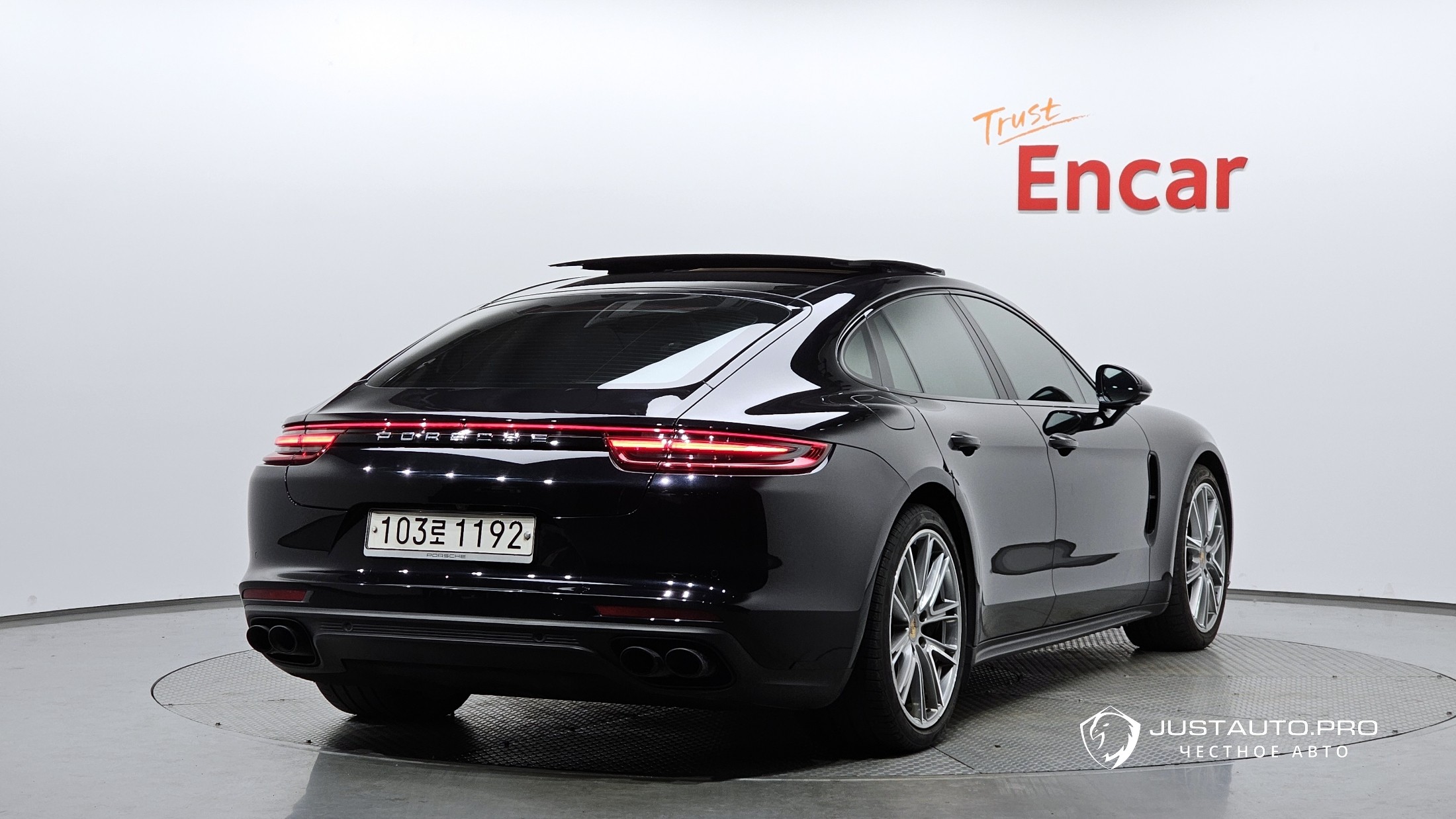 Автомобиль Porsche Panamera