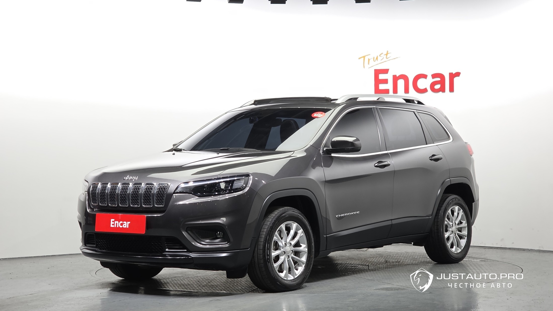 Автомобиль Jeep Cherokee