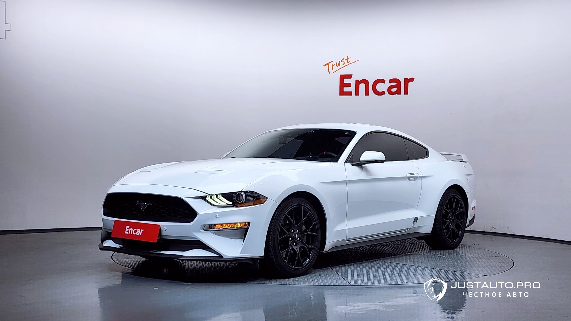 Автомобиль Ford Mustang