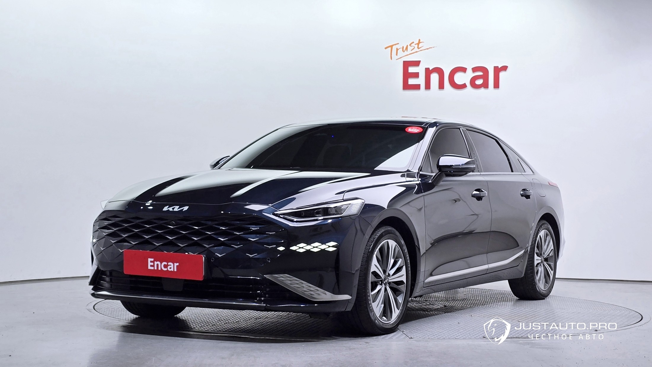 Автомобиль Kia K8