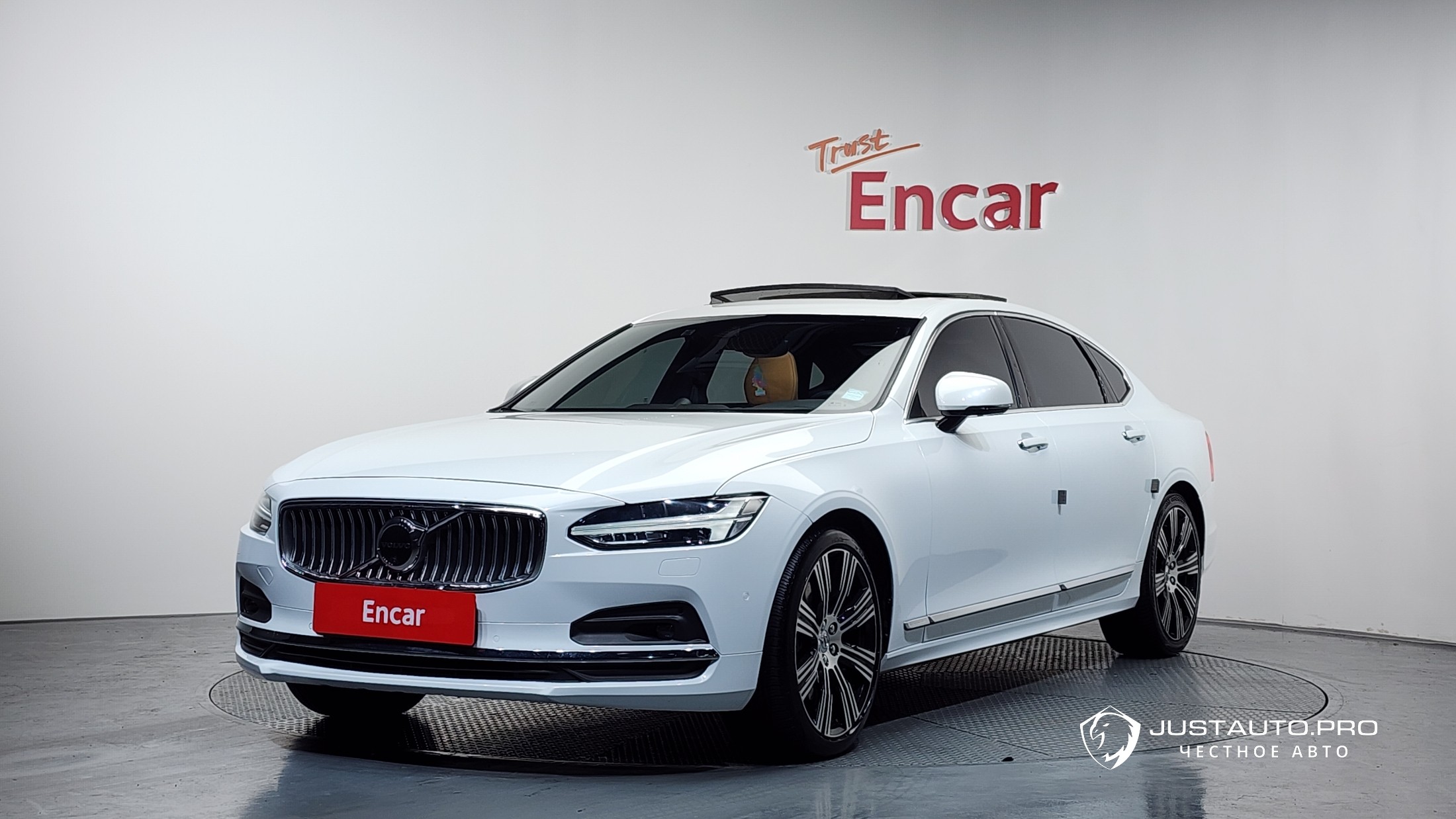 Автомобиль Volvo S90