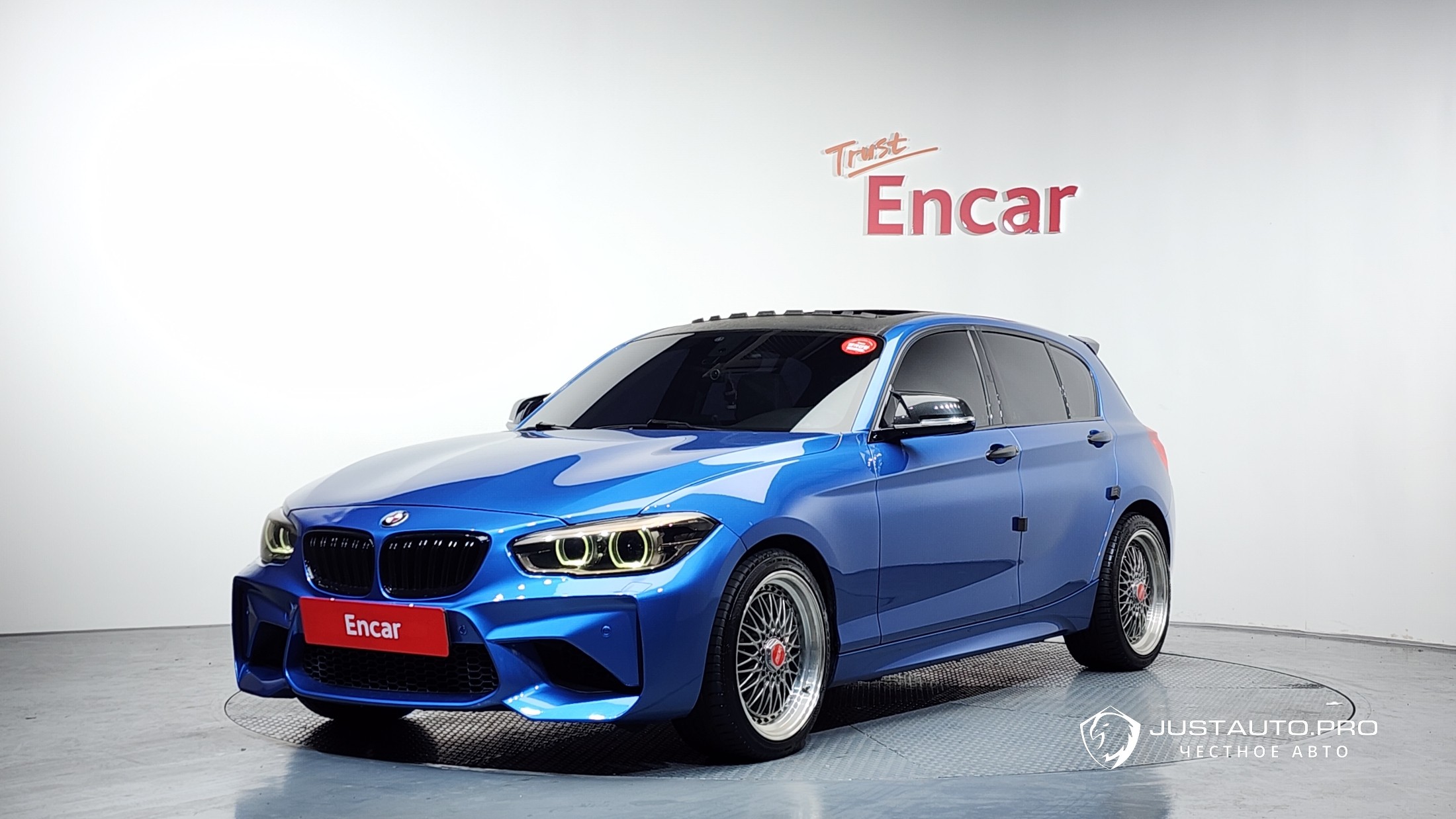 Автомобиль BMW 1-Series