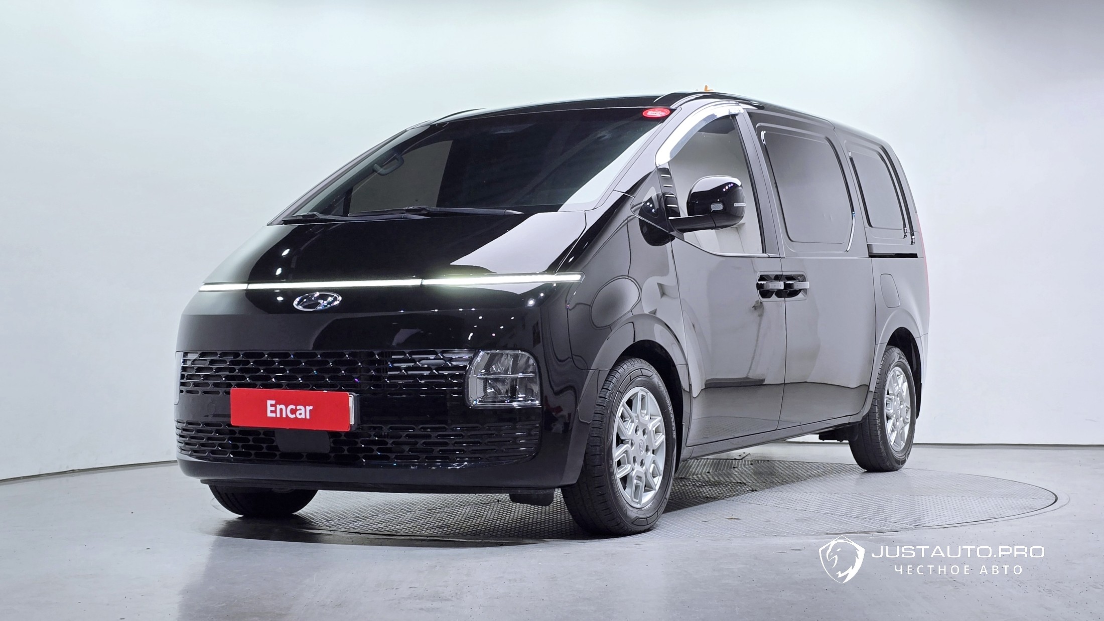 Автомобиль Hyundai Staria