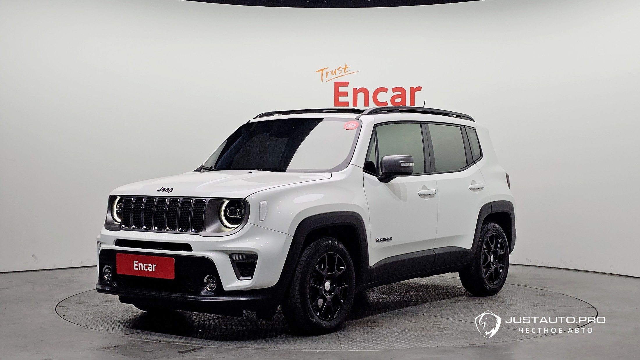 Автомобиль Jeep Renegade