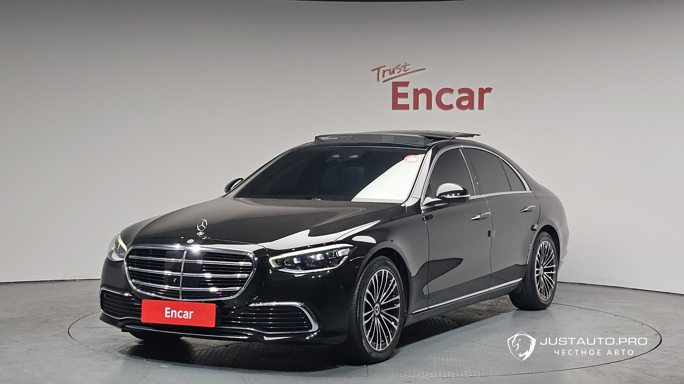 Автомобиль Mercedes-Benz S-Class