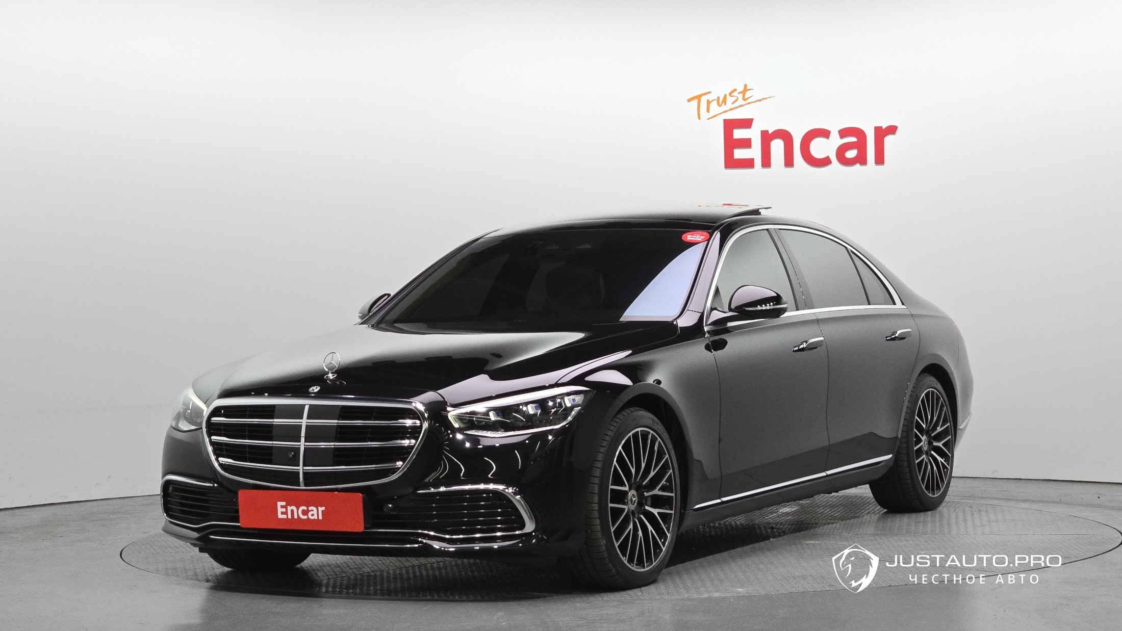 Автомобиль Mercedes-Benz S-Class