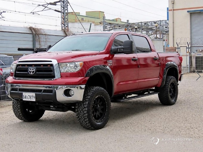 Автомобиль Toyota Tundra