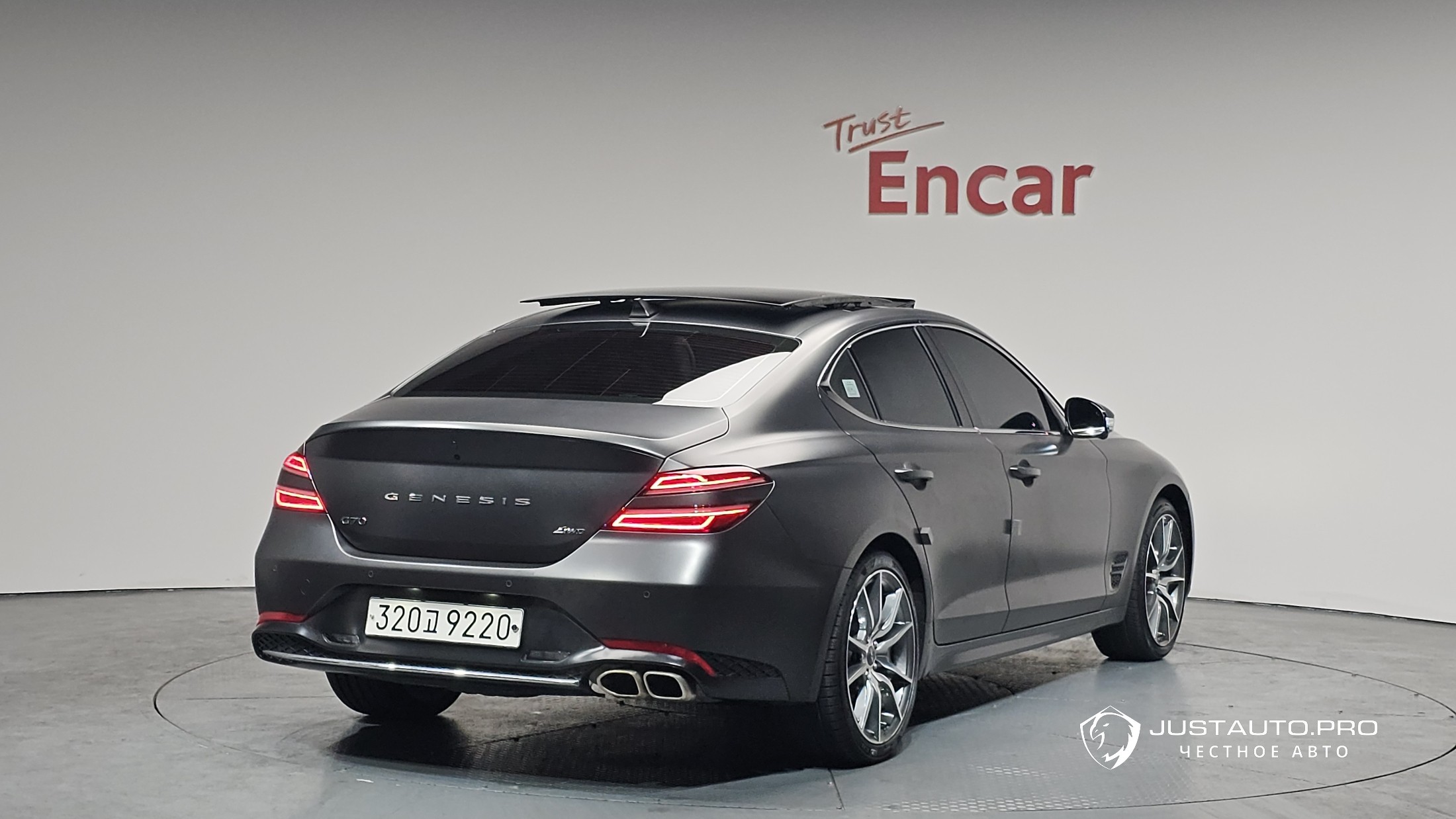 Автомобиль Genesis G70