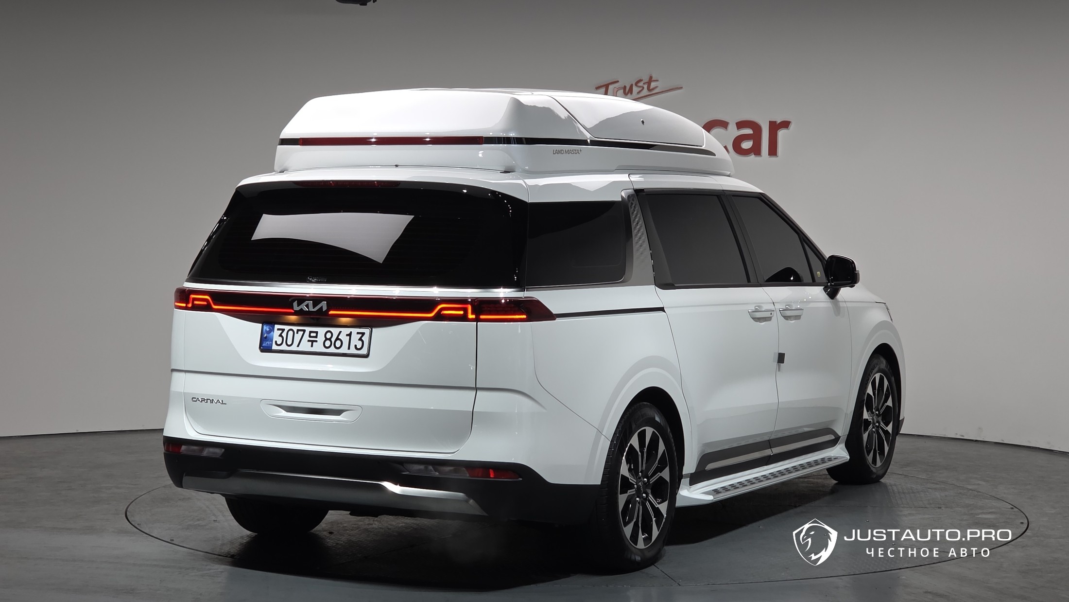 Автомобиль Kia Canival