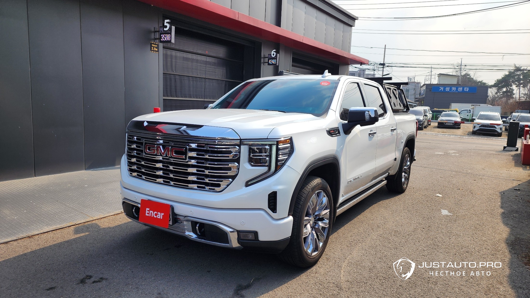 Автомобиль GMC Sierra