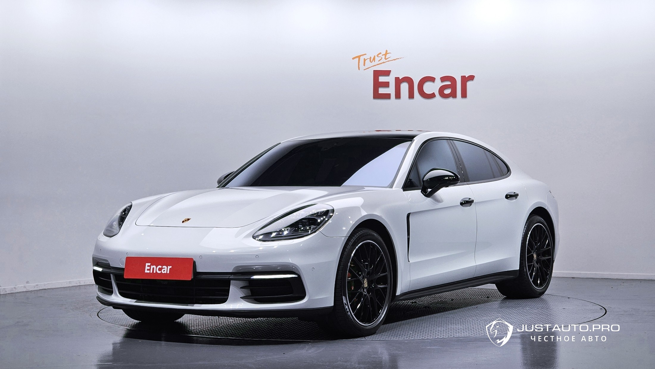Автомобиль Porsche Panamera