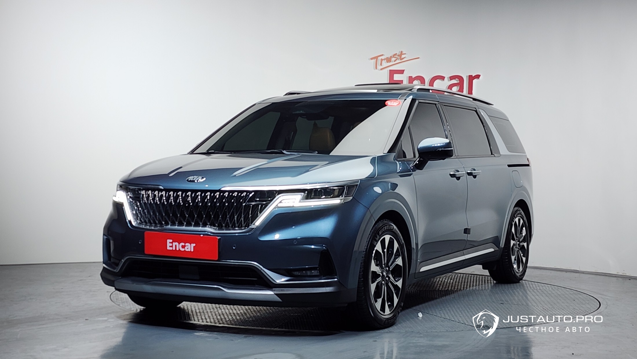 Автомобиль Kia Canival