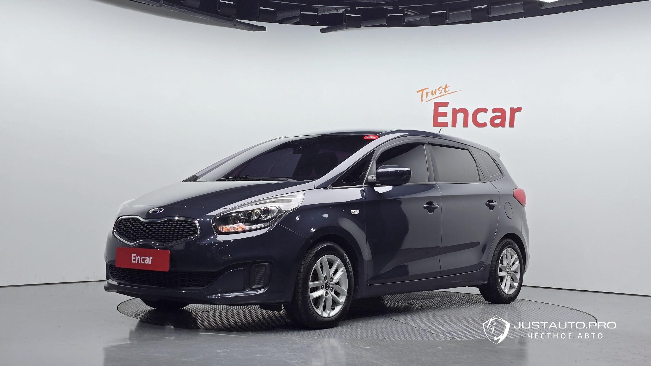 Автомобиль Kia Carens