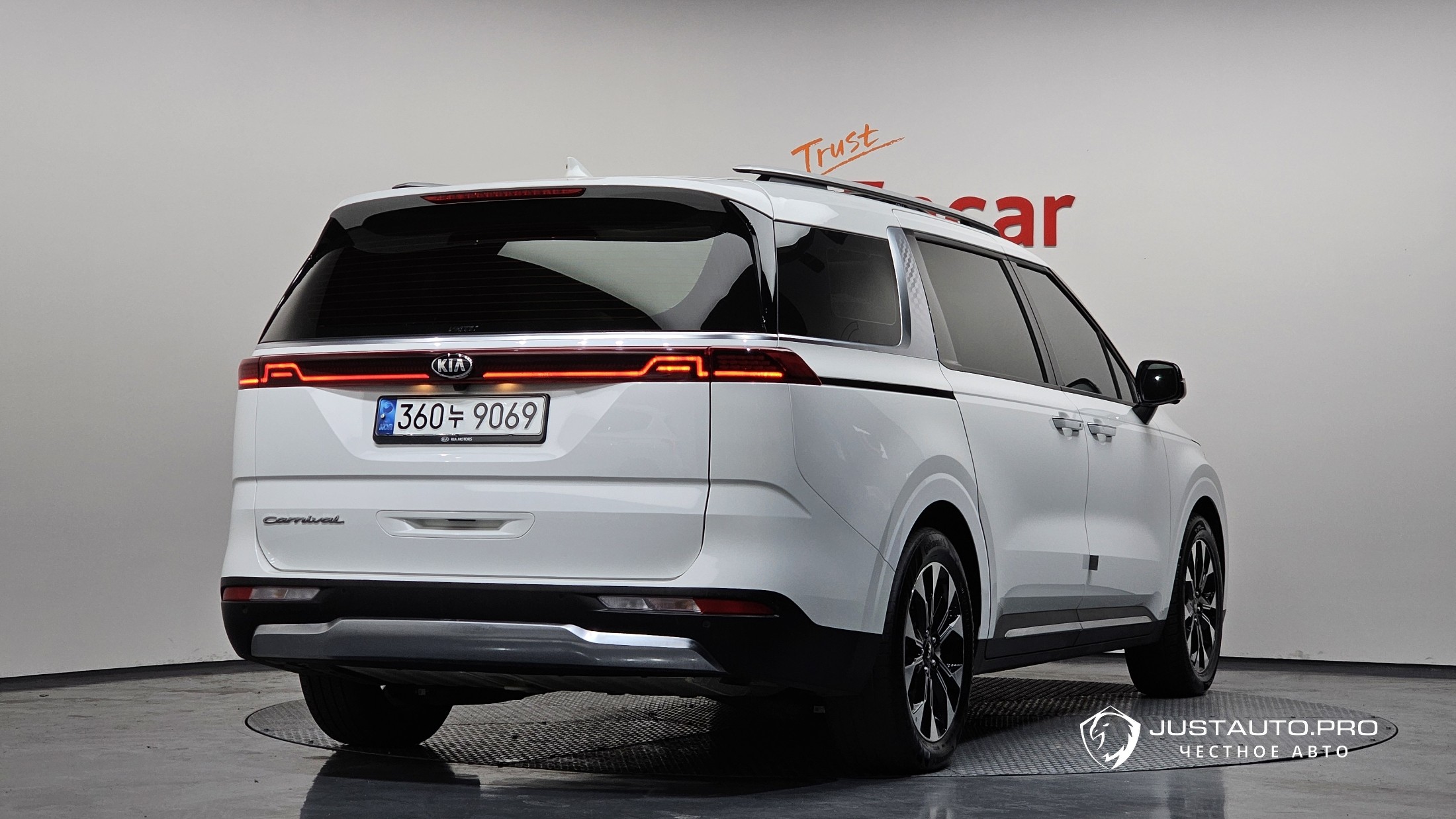 Автомобиль Kia Canival