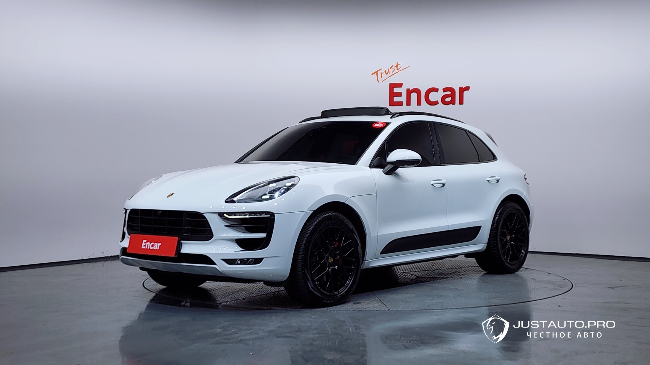 Автомобиль Porsche Macan